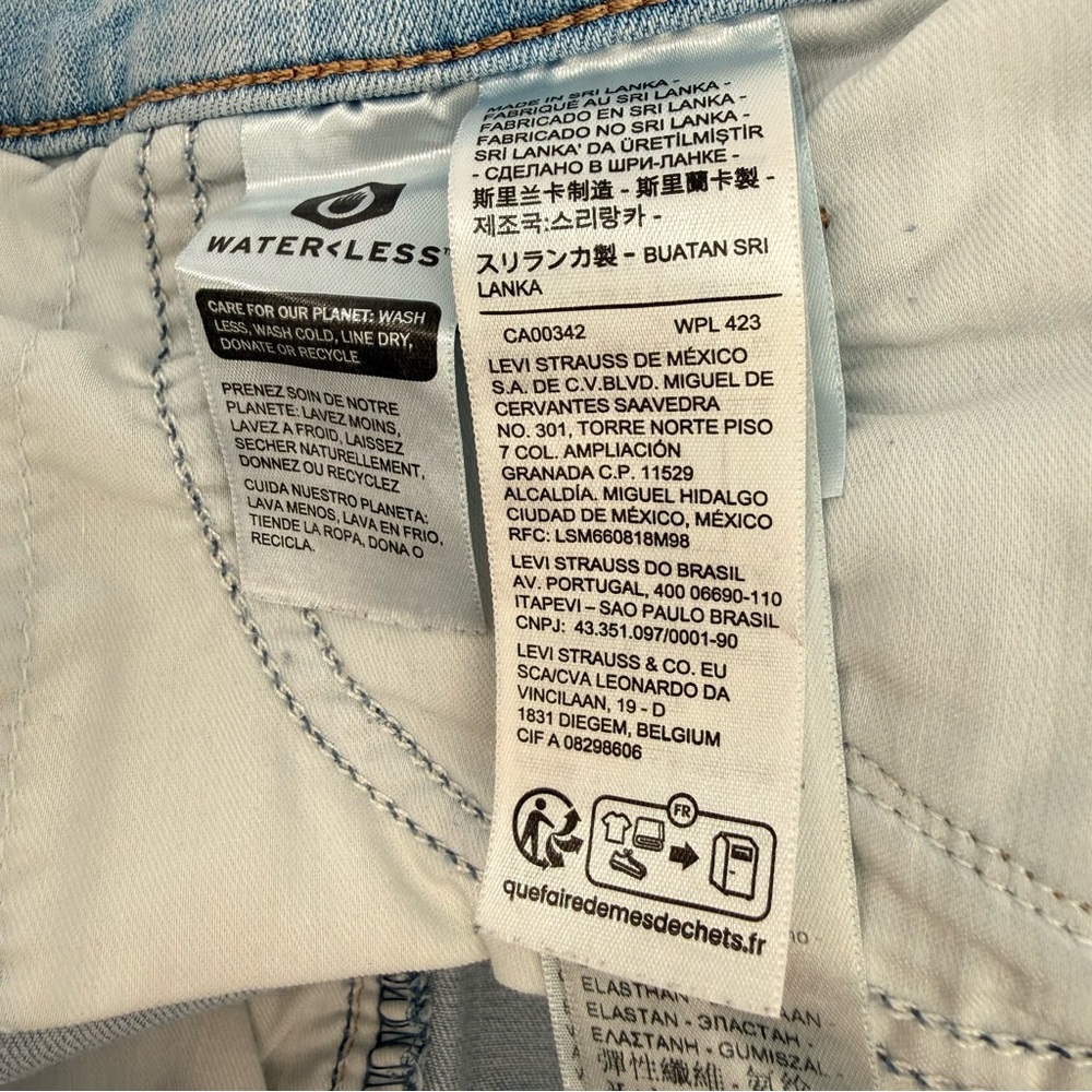 Levi's 314 Light Blue Shaping Straight Women’s Jeans Mid-Rise Size 33x30 - Picture 8 of 12